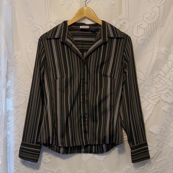 DCC missy stretch button up top - Picture 1 of 4